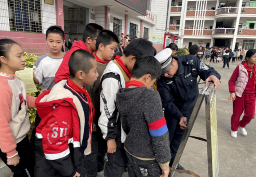 蓬壶交警中队深入蓬壶中心小学开展交通安全宣传教育活动