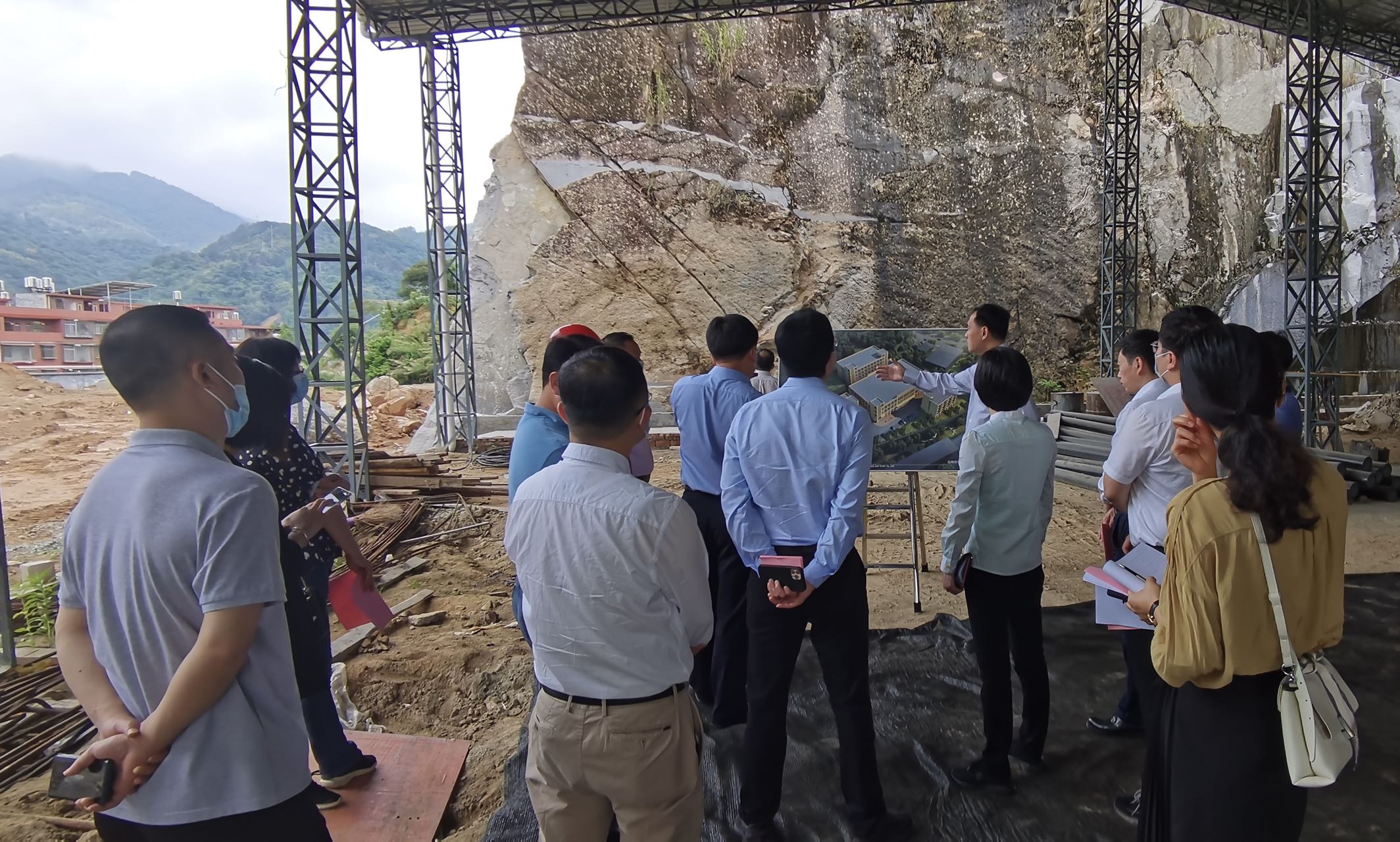 1.调研万鼎工贸有限公司非法采矿点2