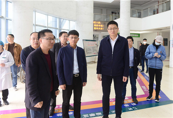 庄永智,吕建成检查新型冠状病毒感染的肺炎疫情防控工作